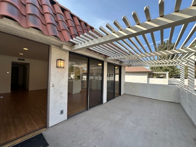 Primary Photo - Westlake Village Upper Unit in Village Gre...