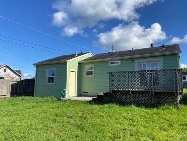 Building Photo - Beautifully done, 2/1 house in Eureka