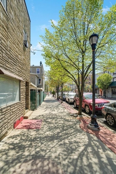 Building Photo - 609 New York Ave