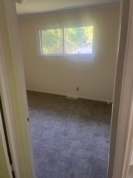 Building Photo - 105 Warner Rd