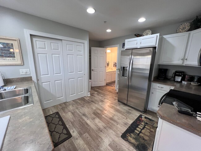 Building Photo - Stylish Downtown Traverse City Condo – Ful...