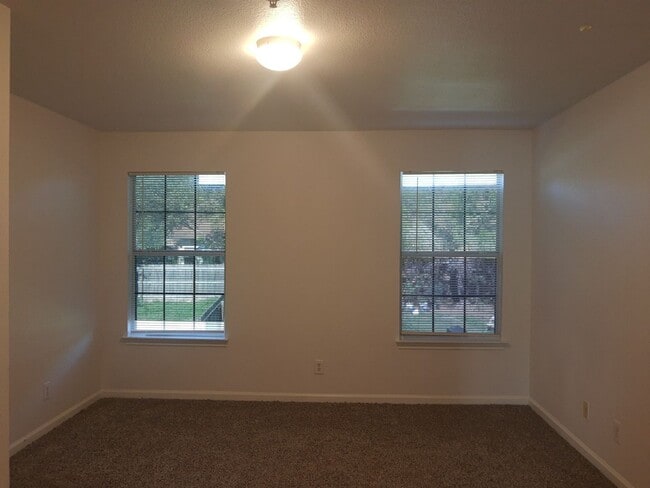 Building Photo - Converse 3 Bedroom Townhouse with Attached...