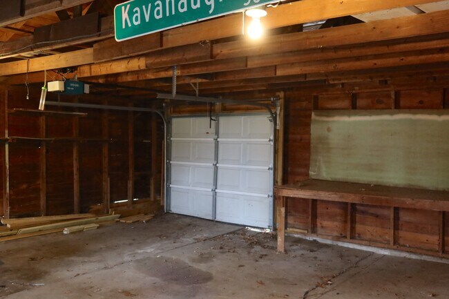 Building Photo - 326 N Summit St