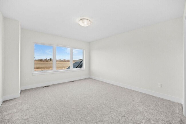 Building Photo - 3 Bedroom Townhome Available November 5th,...