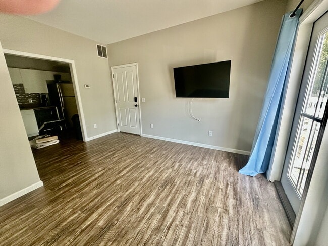 Building Photo - Two Bedroom Apartment in the Heart of the Bluffton Promenade!