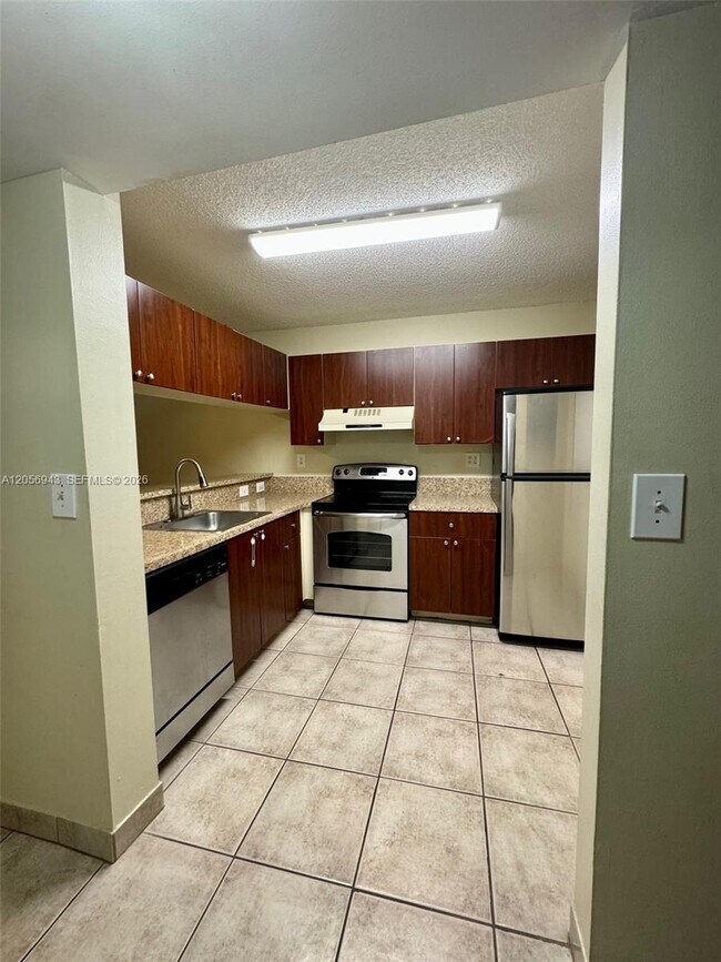 Building Photo - 9945 Nob Hill Ct