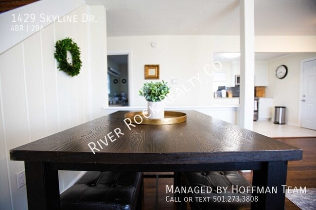 Building Photo - 1429 Skyline Dr