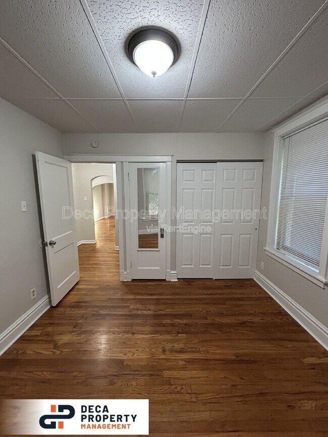 Building Photo - 4950 Sutherland Ave
