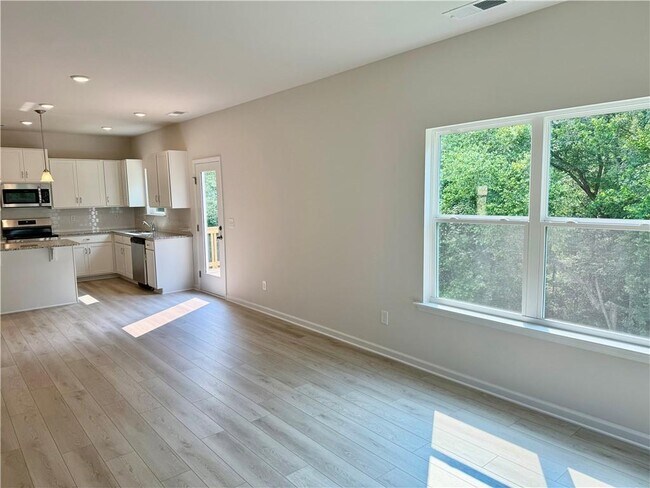 Building Photo - 1083 Lyndhurst Ln