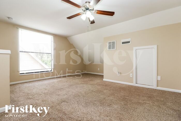 Building Photo - 17395 Dumont Dr