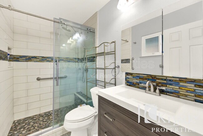 Building Photo - 2 Bridge Ct