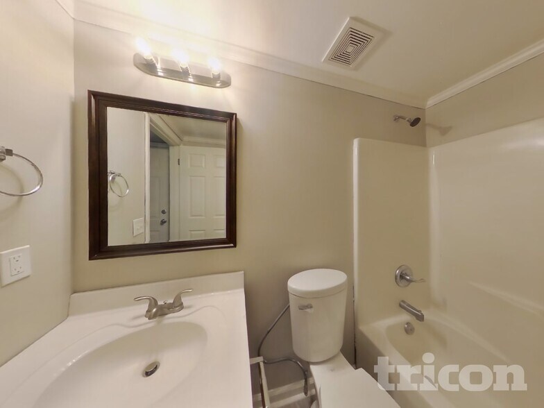 Building Photo - 4074 Five Oaks Ct