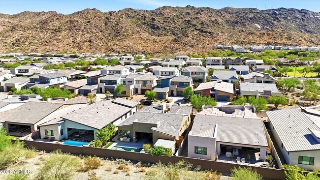 Building Photo - 1118 E Paseo Way