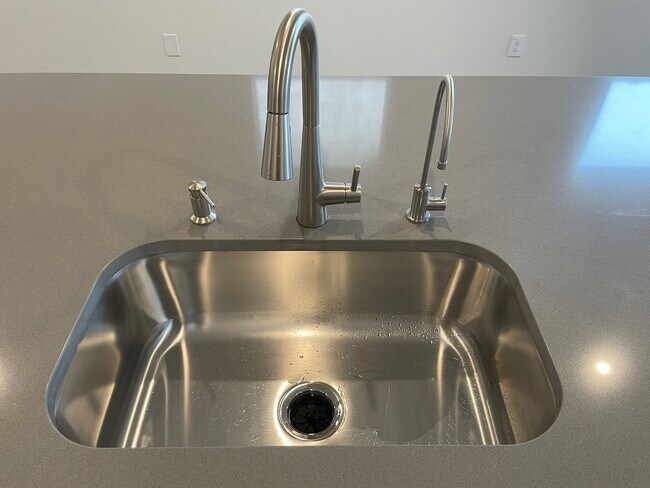 Kitchen sink with water filtration - 878 Pepperbark Loop
