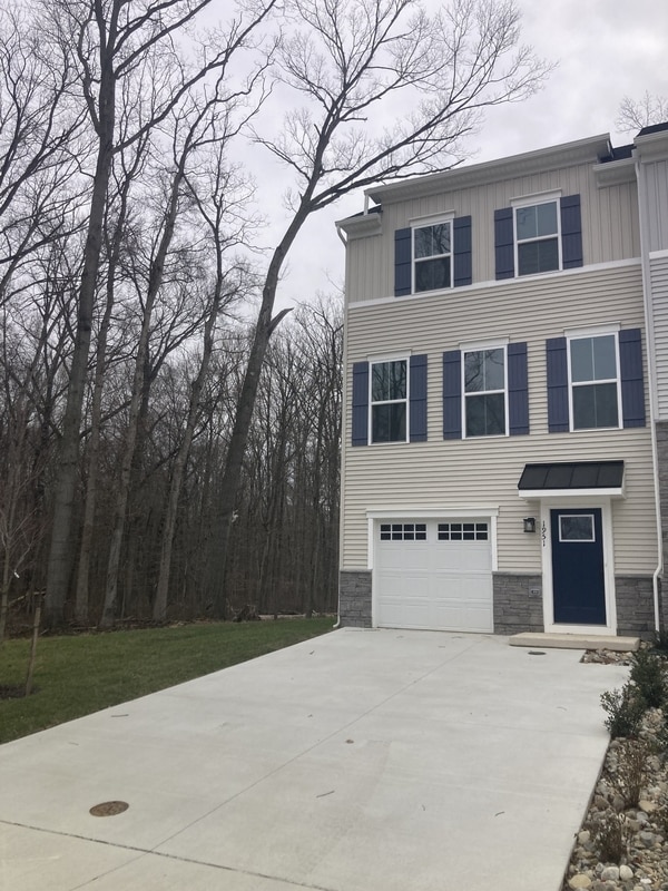 Building Photo - 1951 Bellac Wy