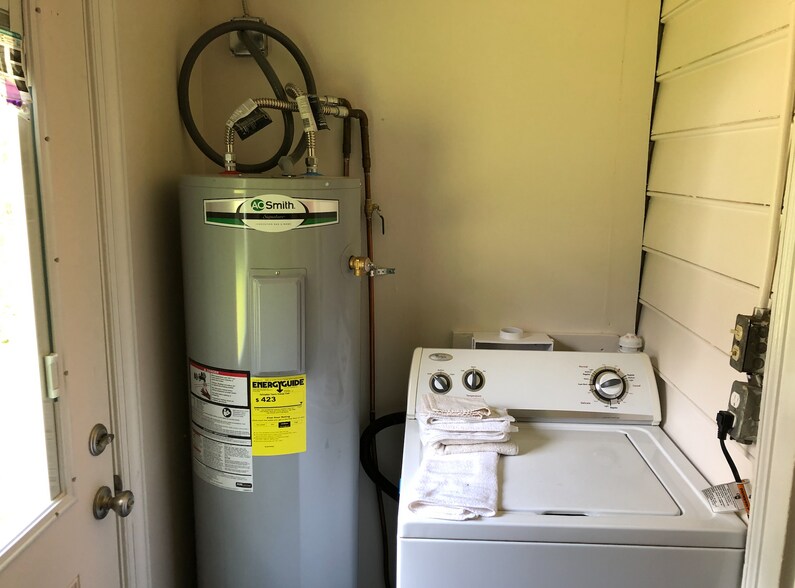 laundry room - 108 E Union St