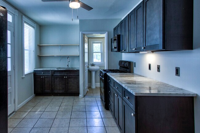 Building Photo - 1115 Frances Ave