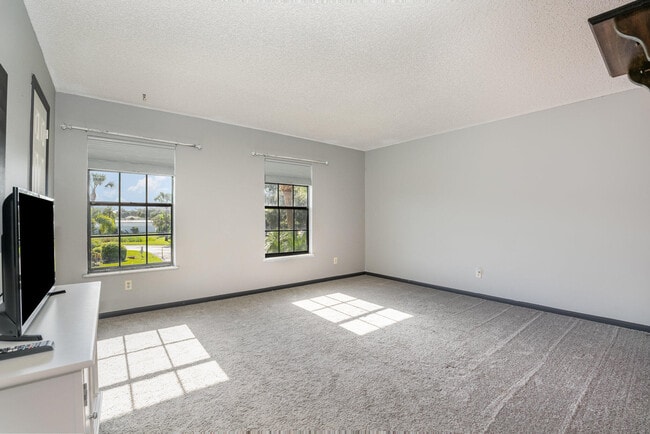 Building Photo - 3118 Manor Dr NE
