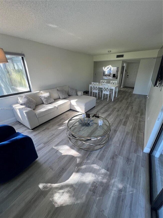 Building Photo - 151 Lakeview Dr