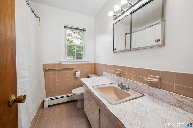 Building Photo - 32 Hollow Wood Ln