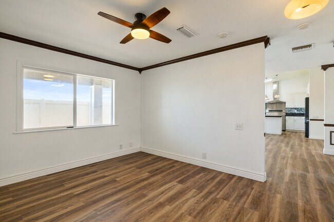Building Photo - 3 bed plus Office room, 3 bathroom single family house.