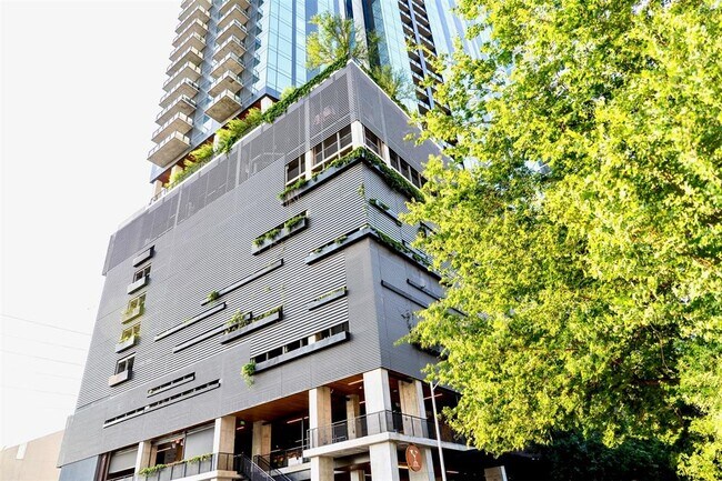 Building Photo - 70 Rainey St