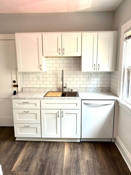 Building Photo - 2069 Wascana Ave