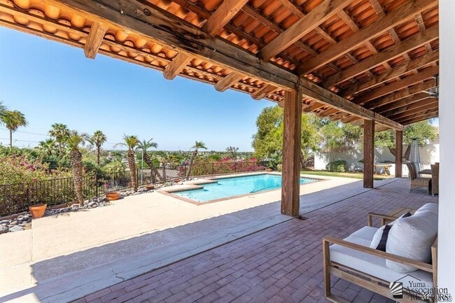 Building Photo - 1645 W El Paseo Real