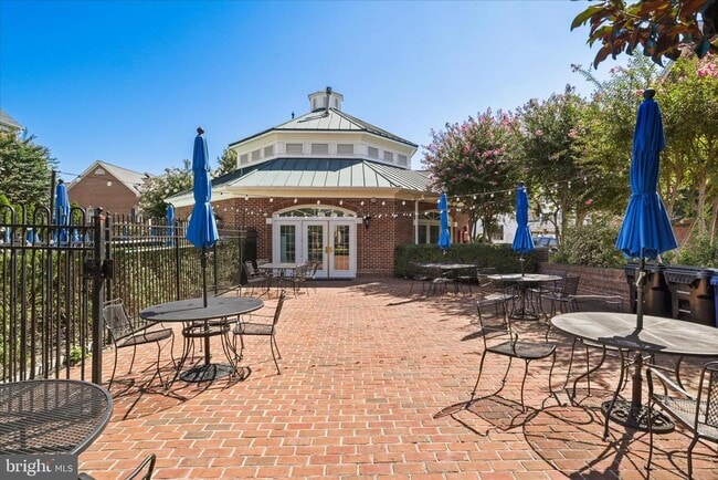 Building Photo - 308 S Fayette St