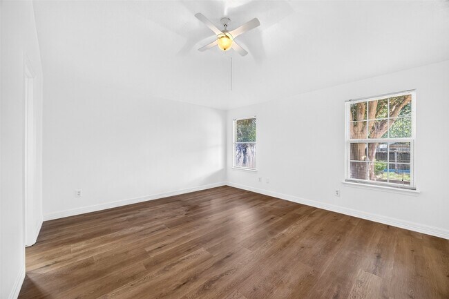 Building Photo - 15307 Flemington Ave