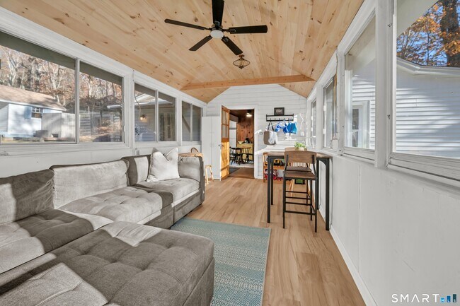 Building Photo - 12 Park Rd