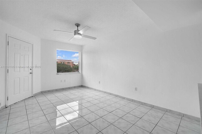 Building Photo - 1364 NW 24th Ave