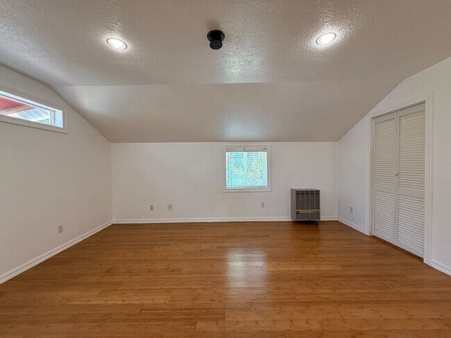 Building Photo - 39 Paddon Rd
