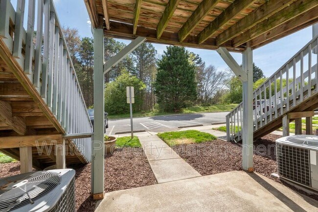 Building Photo - 106 Locomotive Ln