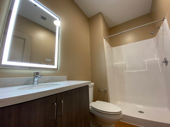 Building Photo - 83 Hanover St