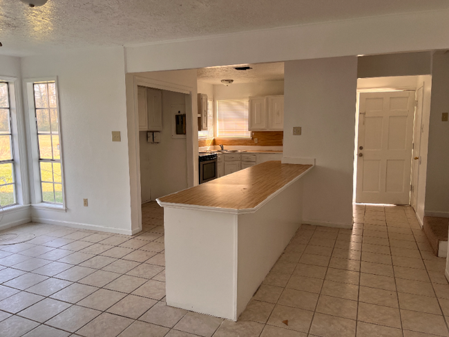 Building Photo - 104 Tara Dr