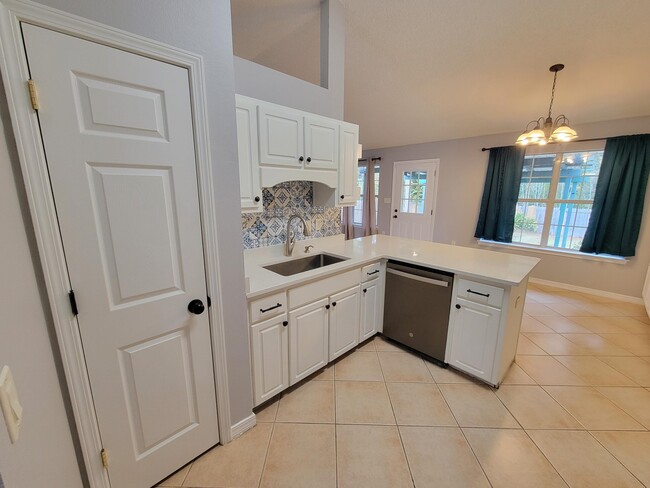 Building Photo - 9780 Parker Lake Cir