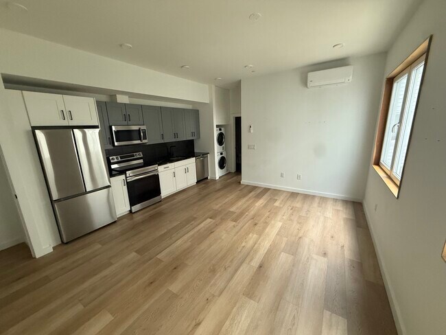 Primary Photo - 1308-10 N. Front