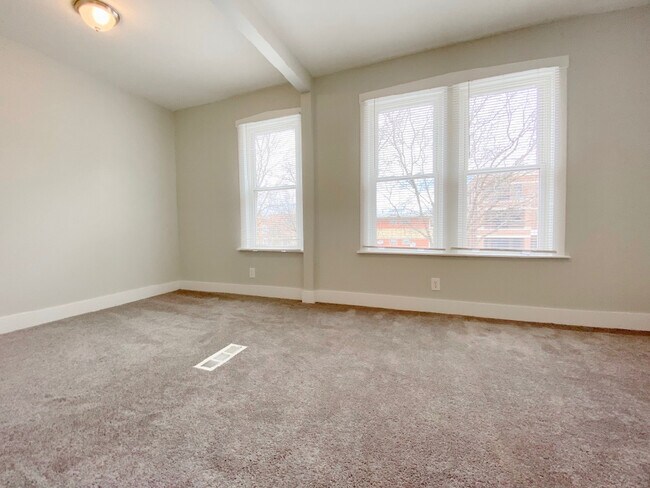 Building Photo - 5517 W Higgins Ave