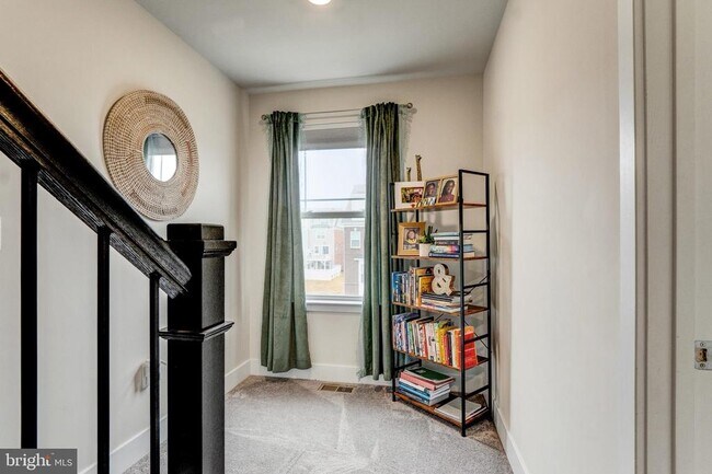 Building Photo - 11716 Emily Dickinson Pl