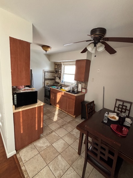 Building Photo - 232 N 9th St