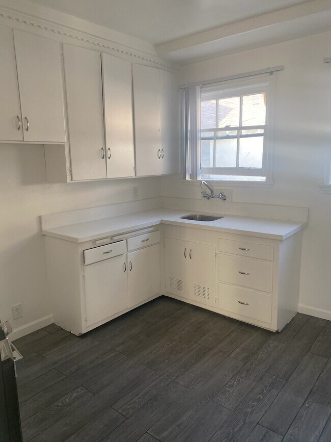 Building Photo - 4101 - 4115 Leimert Blvd. (B)