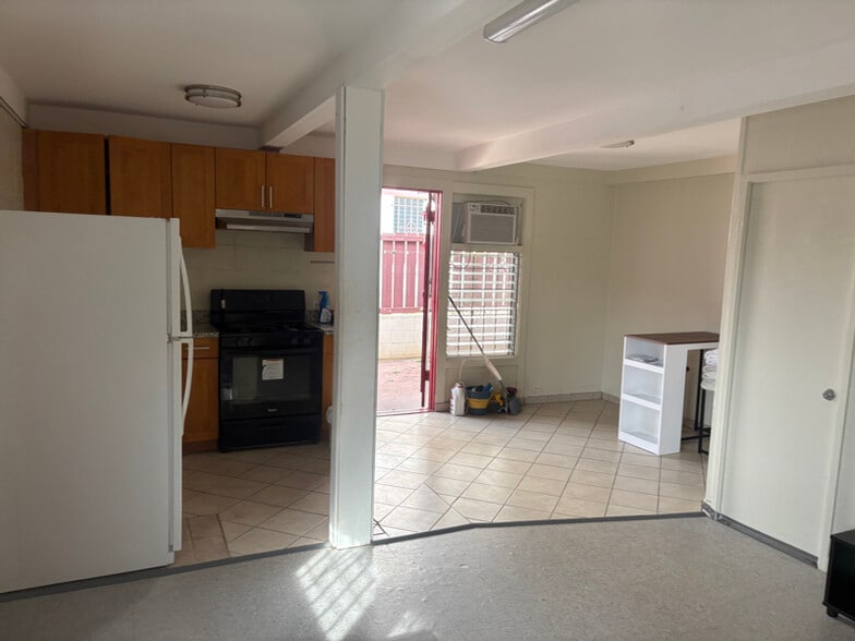 Building Photo - 1238 Rycroft St