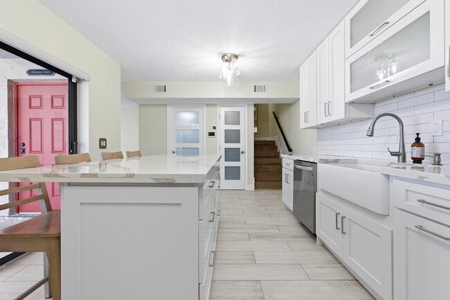 Building Photo - 8135 Severn Dr