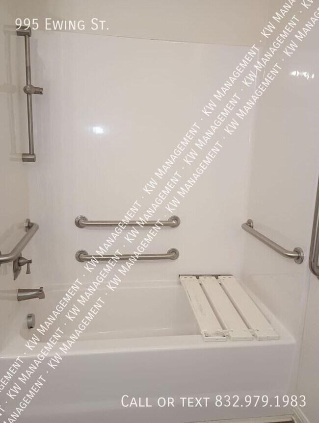 Building Photo - 995 Ewing St