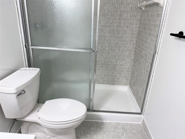 Building Photo - 800 Parkview Dr