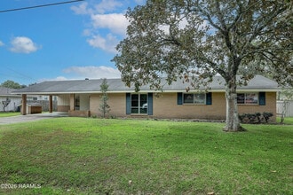 Building Photo - 920 Marilyn Dr