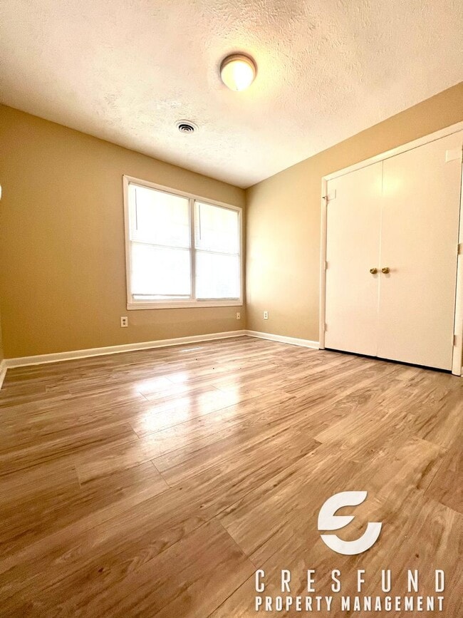 Building Photo - 3 Bedroom Ready For YOUR Move In TODAY!