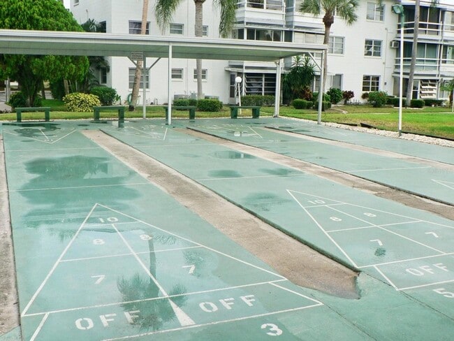 Building Photo - 2083 Canal Dr