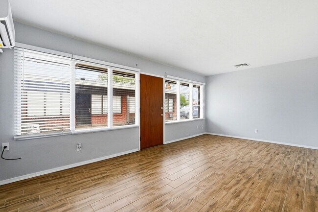 Building Photo - 1307-1311 E. 9th St. ( 1307A, 1307B, 1307C, 1309, 1311 )